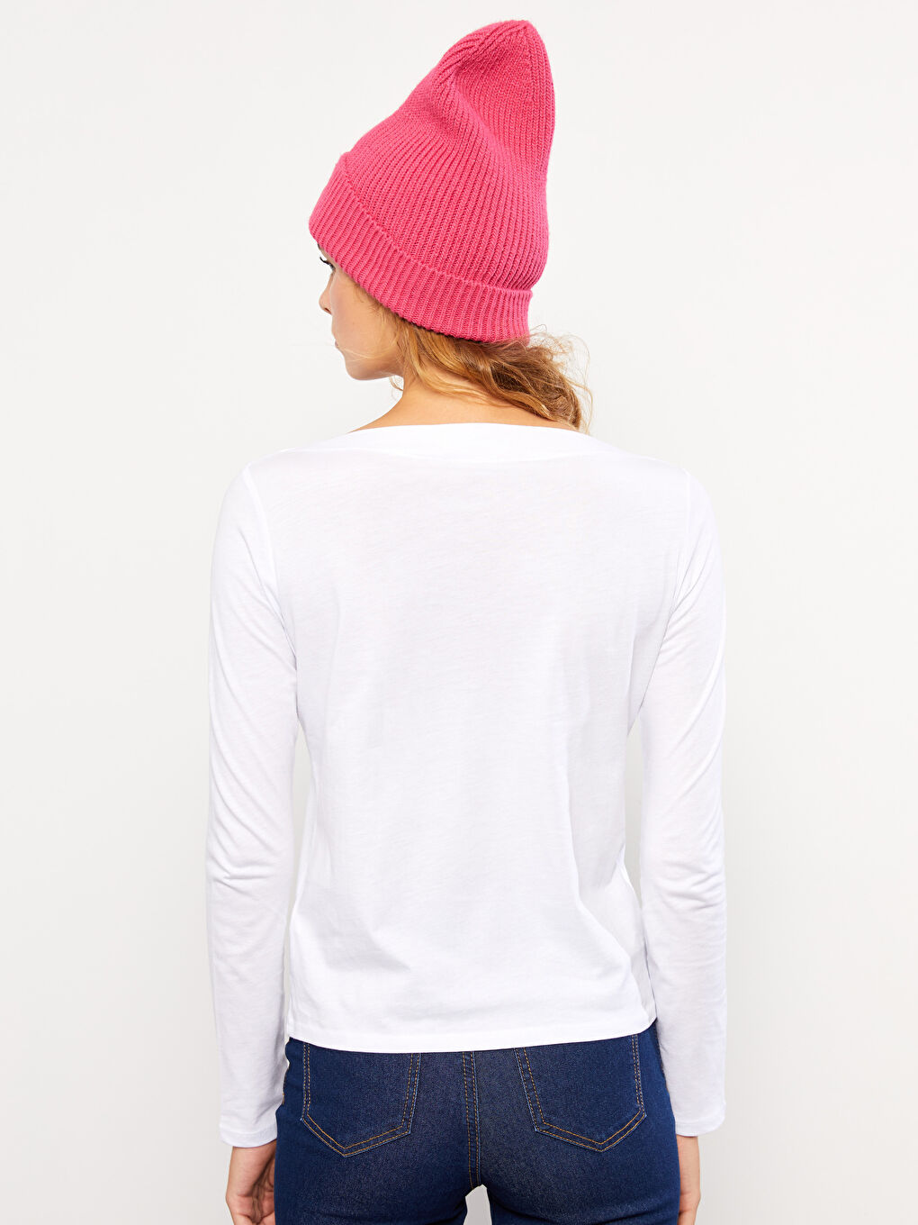 Beyaz Kayık Yaka Düz Uzun Kollu Pamuklu Kadın Tişört-4