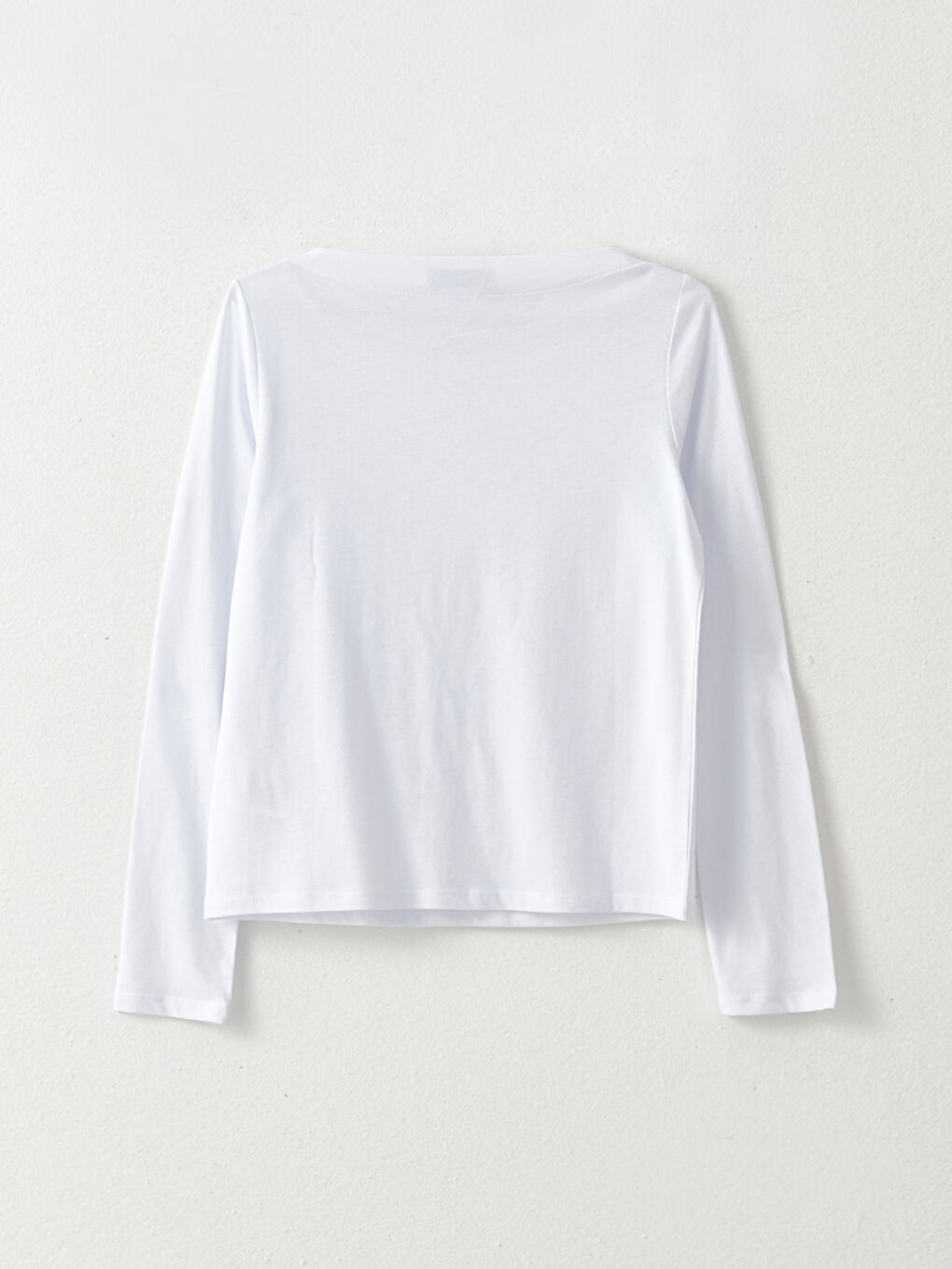 Beyaz Kayık Yaka Düz Uzun Kollu Pamuklu Kadın Tişört-6