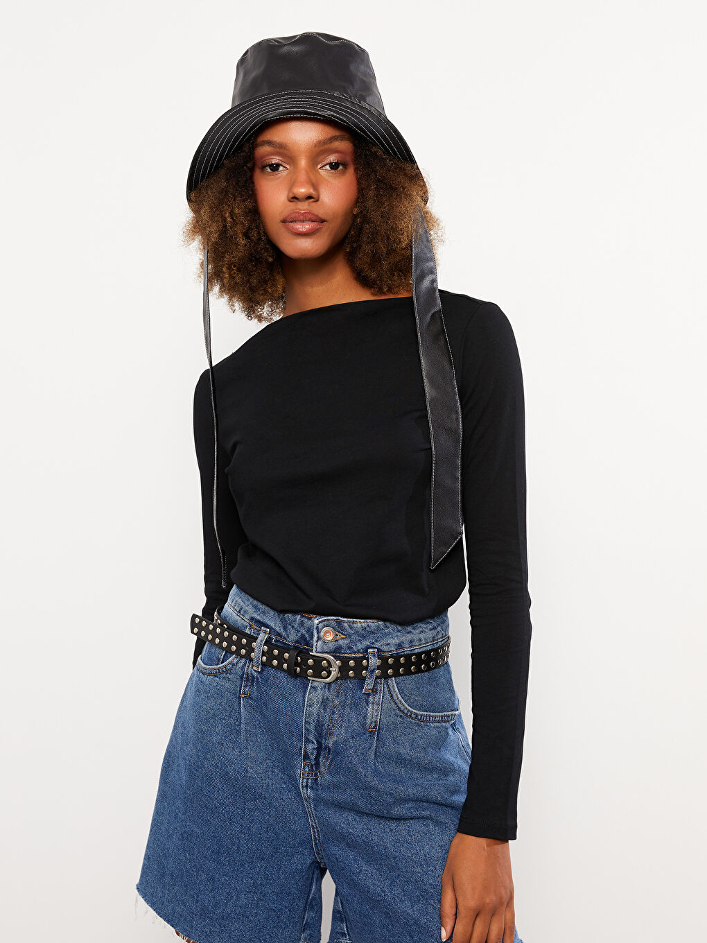 Siyah Kayık Yaka Düz Uzun Kollu Pamuklu Kadın Tişört-1