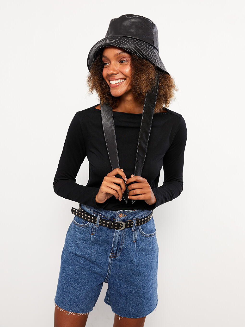 Siyah Kayık Yaka Düz Uzun Kollu Pamuklu Kadın Tişört-2