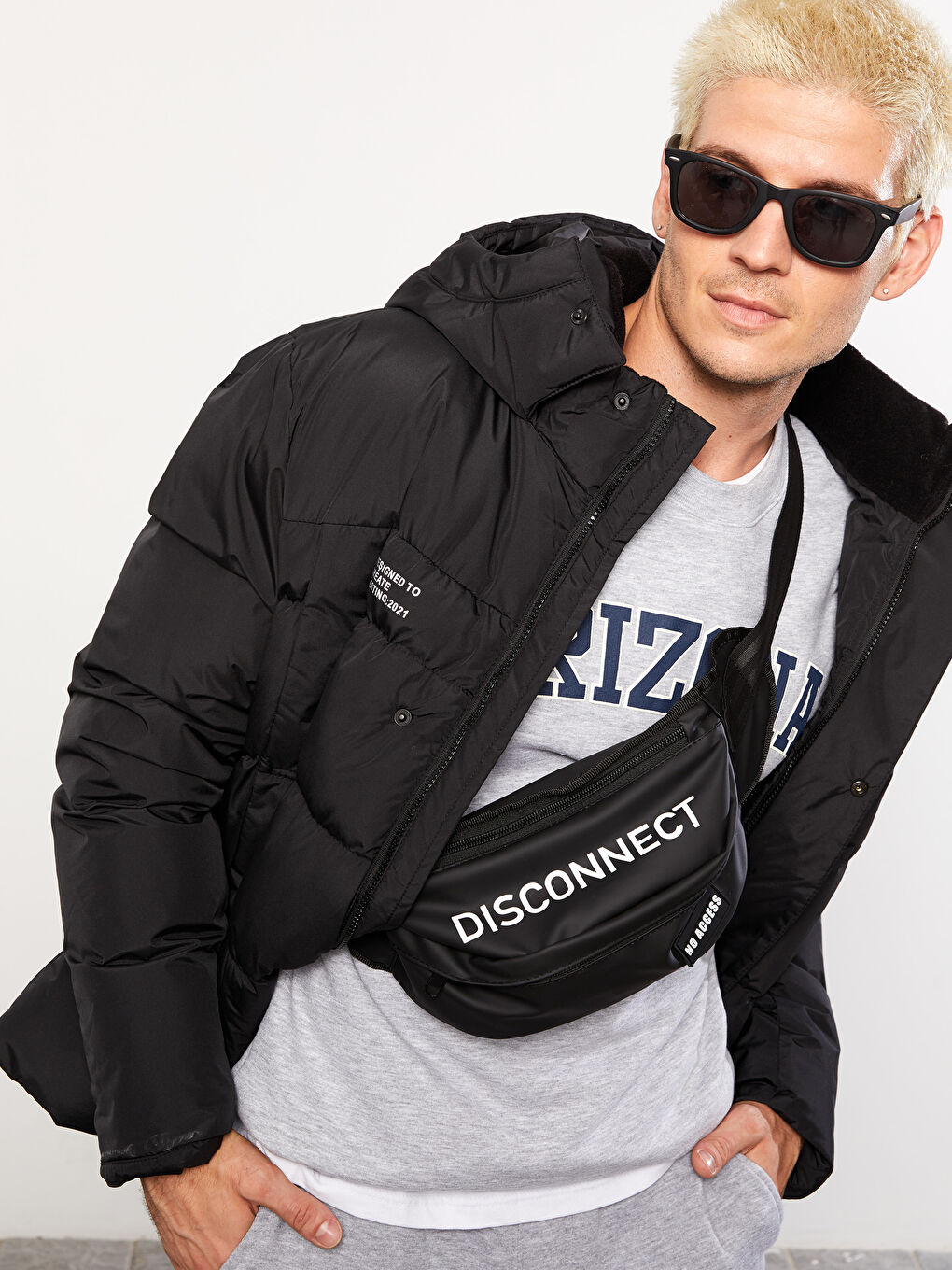 Siyah Yazı Baskılı Erkek Bel Çantası-1