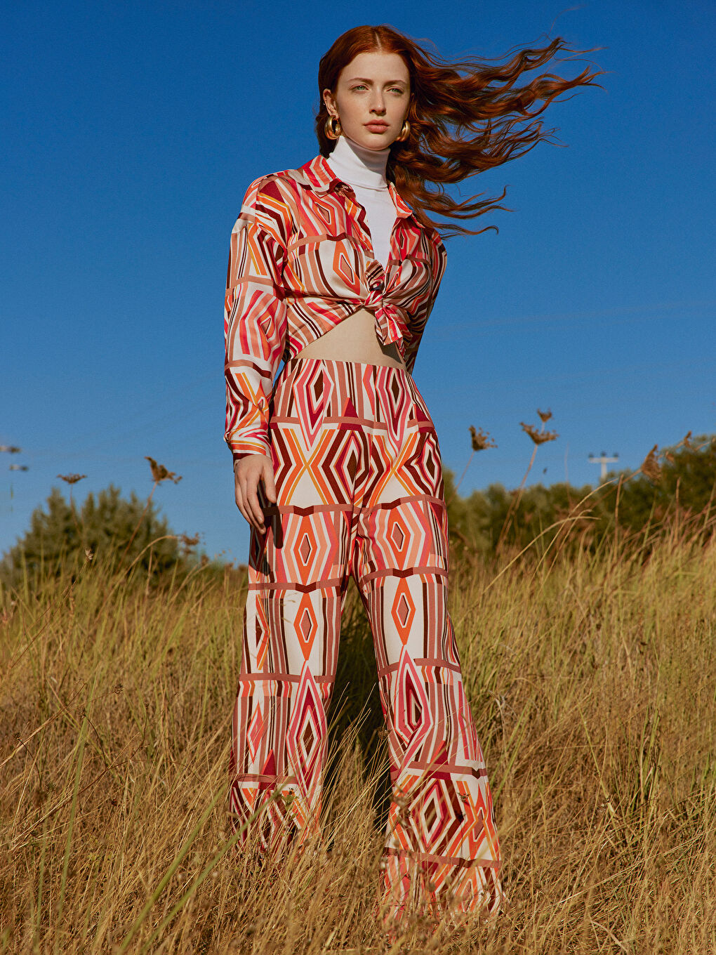 Kırmızı Rahat Kalıp Desenli Saten Kadın Pantolon