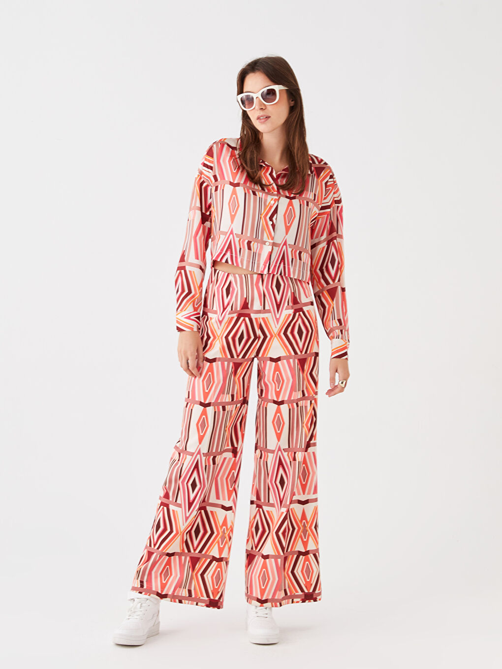 Kırmızı Rahat Kalıp Desenli Saten Kadın Pantolon-2