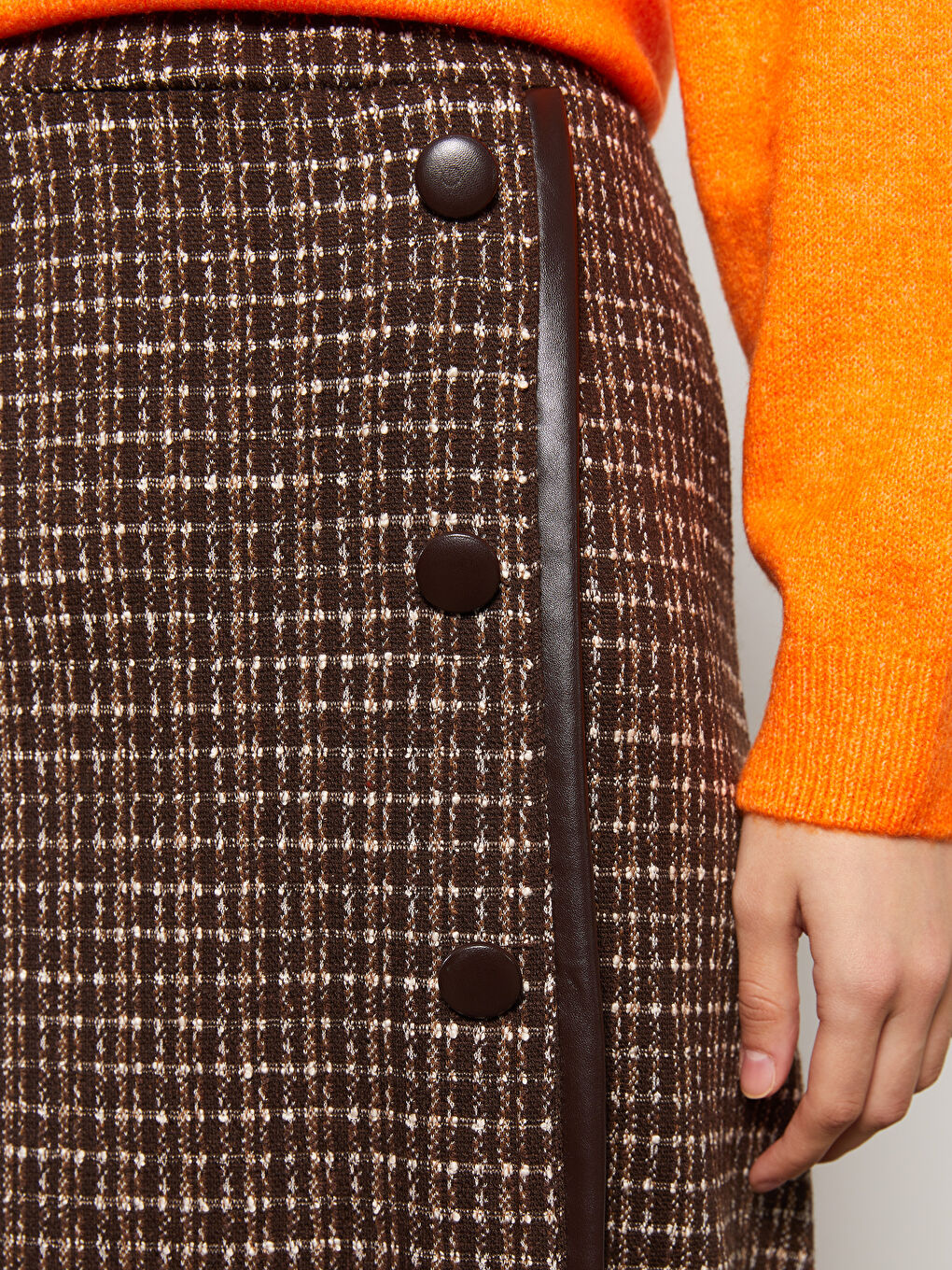 Kahverengi Desenli Düğme Detaylı Kadın Etek-4