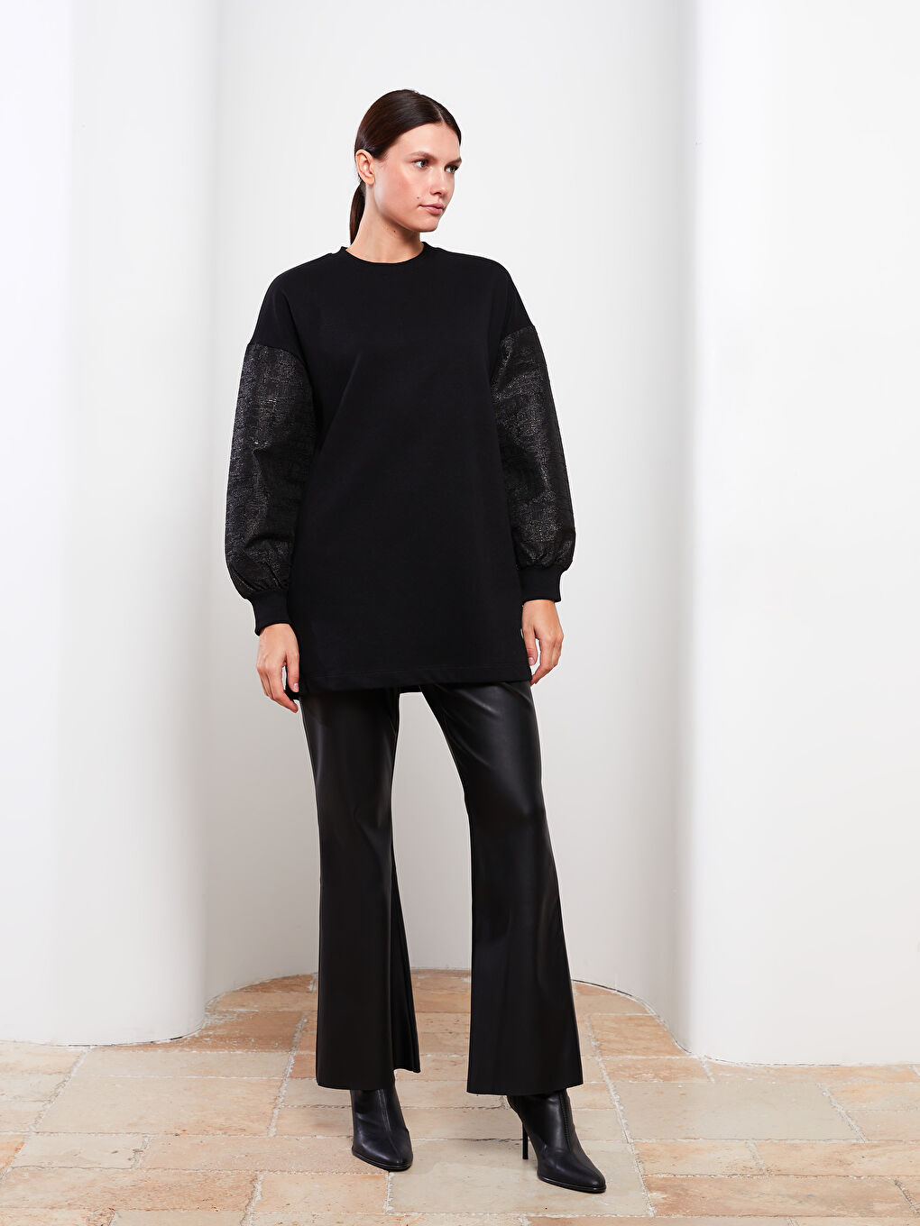 Siyah Bisiklet Yaka Kendinden Desenli Uzun Kollu Kadın Sweatshirt Tunik-5