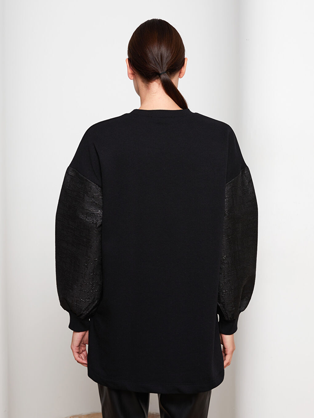 Siyah Bisiklet Yaka Kendinden Desenli Uzun Kollu Kadın Sweatshirt Tunik-7