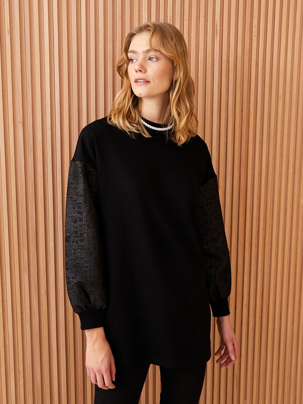 Siyah Bisiklet Yaka Kendinden Desenli Uzun Kollu Kadın Sweatshirt Tunik-1