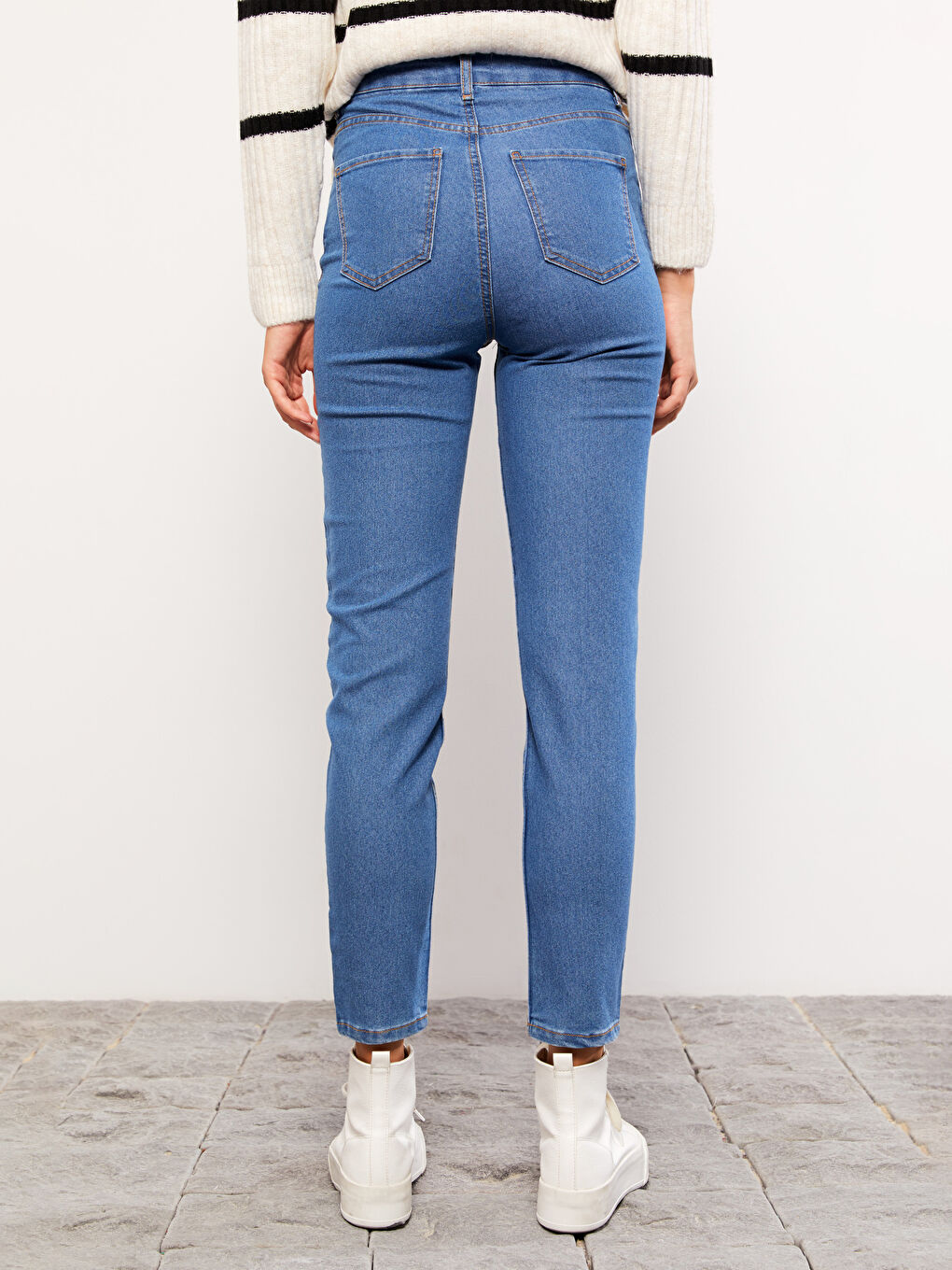 Women's Slim Mom Straight Jeans-4