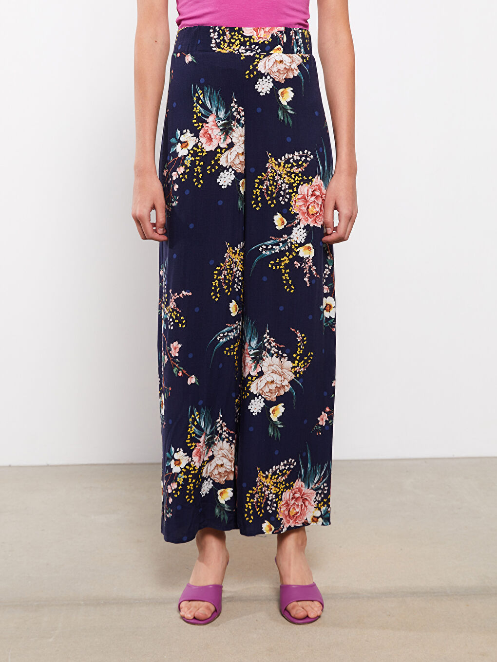 Lacivert Beli Lastikli Çiçekli Viskon Kadın Pantolon-3