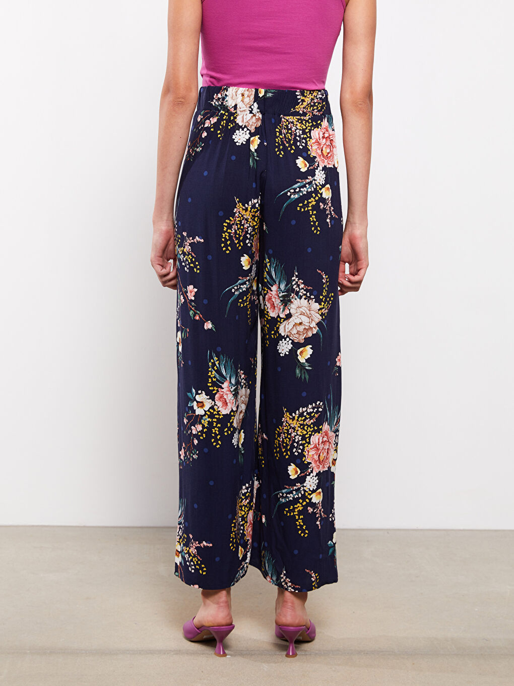 Lacivert Beli Lastikli Çiçekli Viskon Kadın Pantolon-4