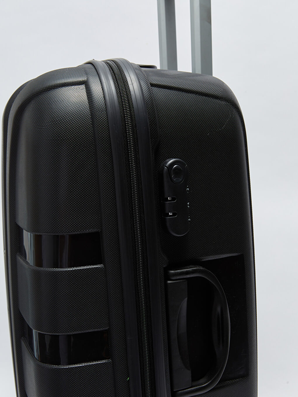 Siyah Kilit Detaylı Küçük Boy Valiz-4