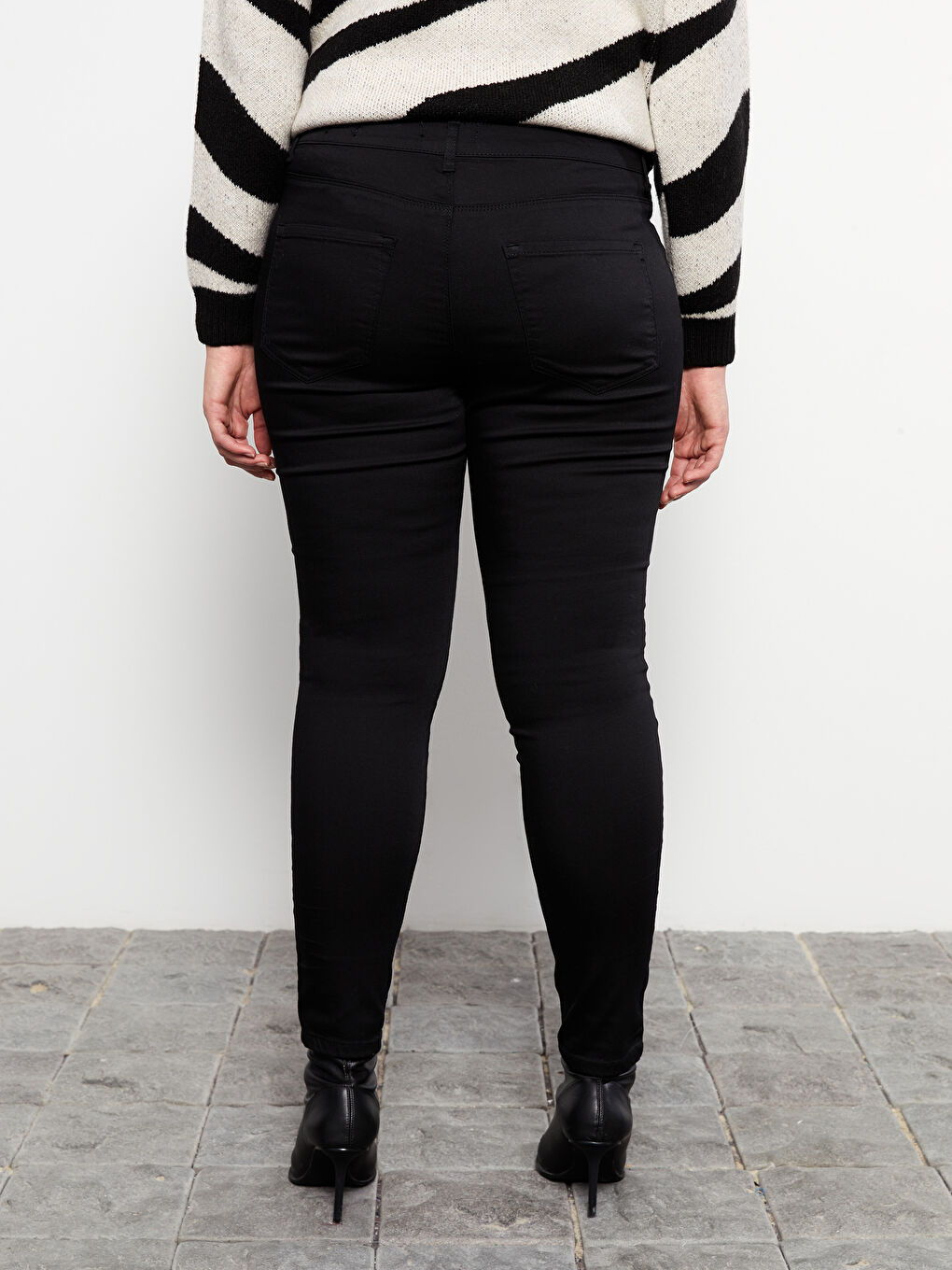 Siyah Kadın Slim Fit Düz Jean Pantolon-3