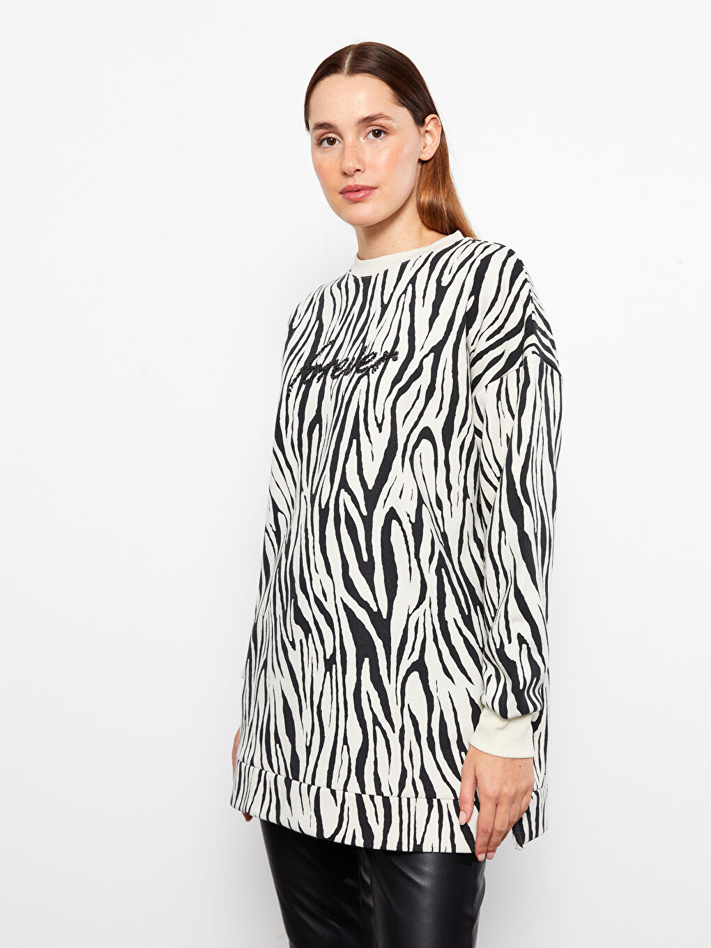 Siyah Bisiklet Yaka Kendinden Desenli Kadın Kalın Sweatshirt Tunik-1