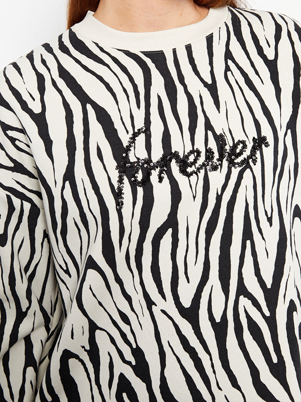 Siyah Bisiklet Yaka Kendinden Desenli Kadın Kalın Sweatshirt Tunik-3