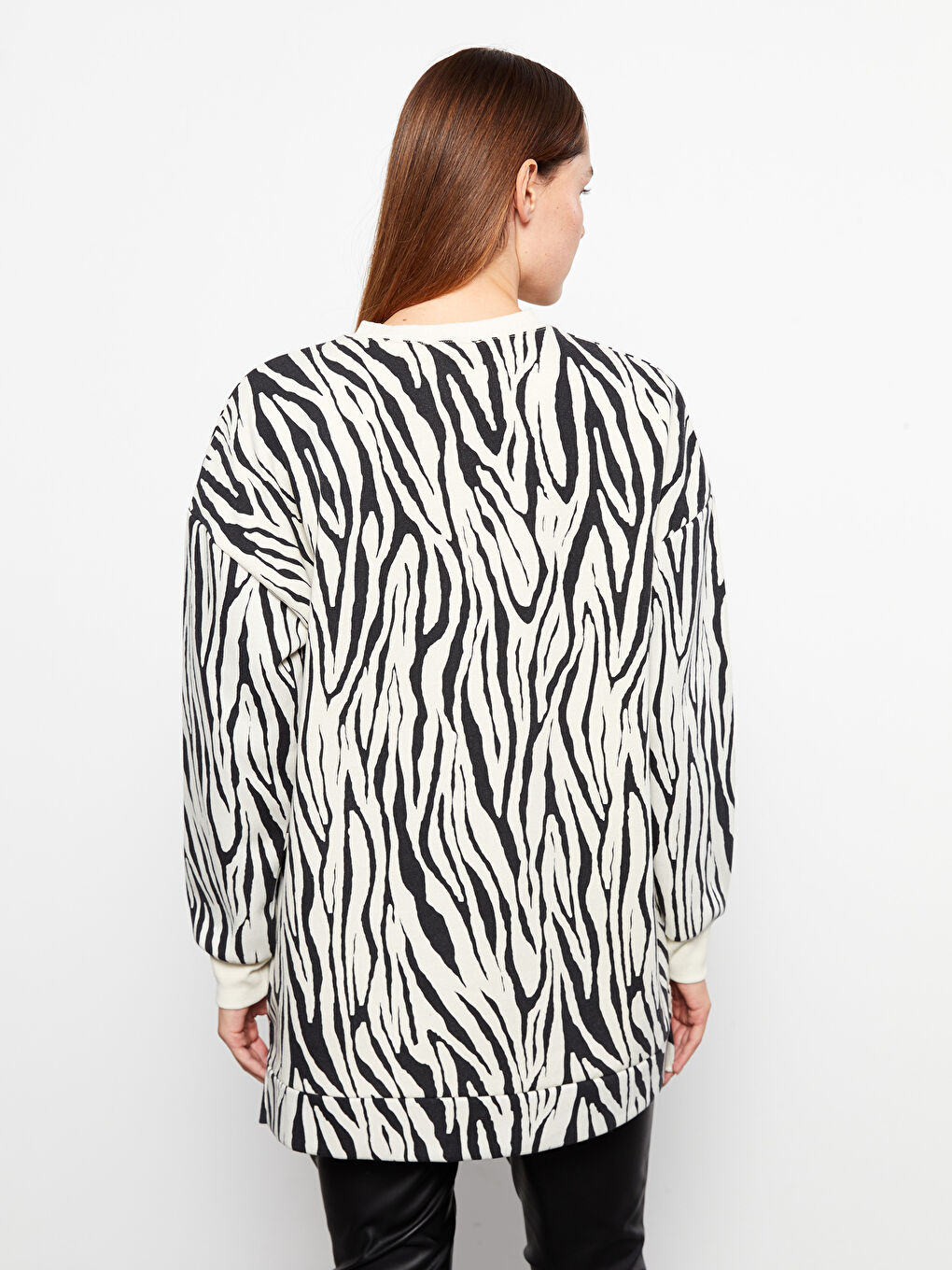 Siyah Bisiklet Yaka Kendinden Desenli Kadın Kalın Sweatshirt Tunik-4