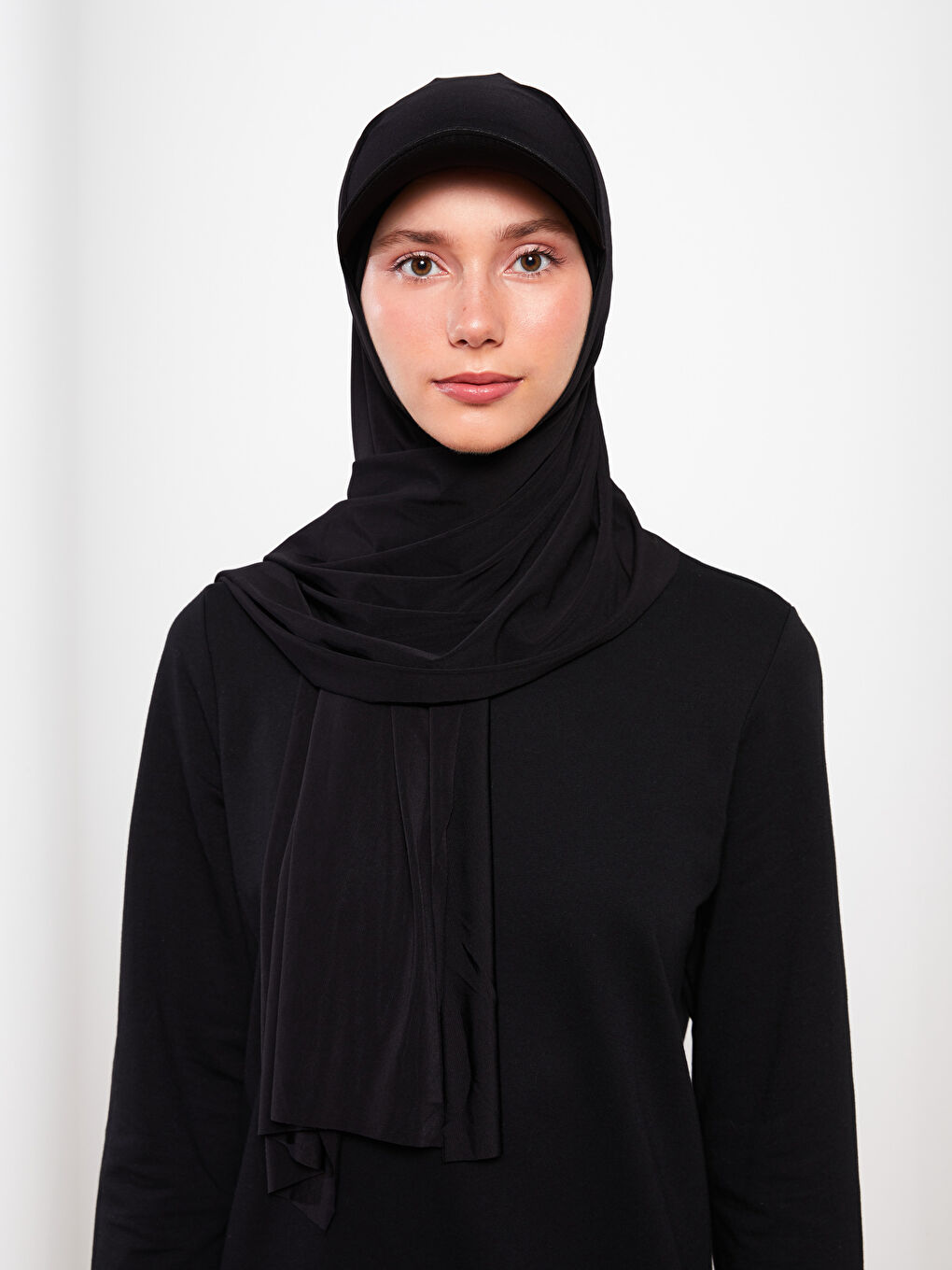 Siyah Kadın Düz Şapkalı Şal-1