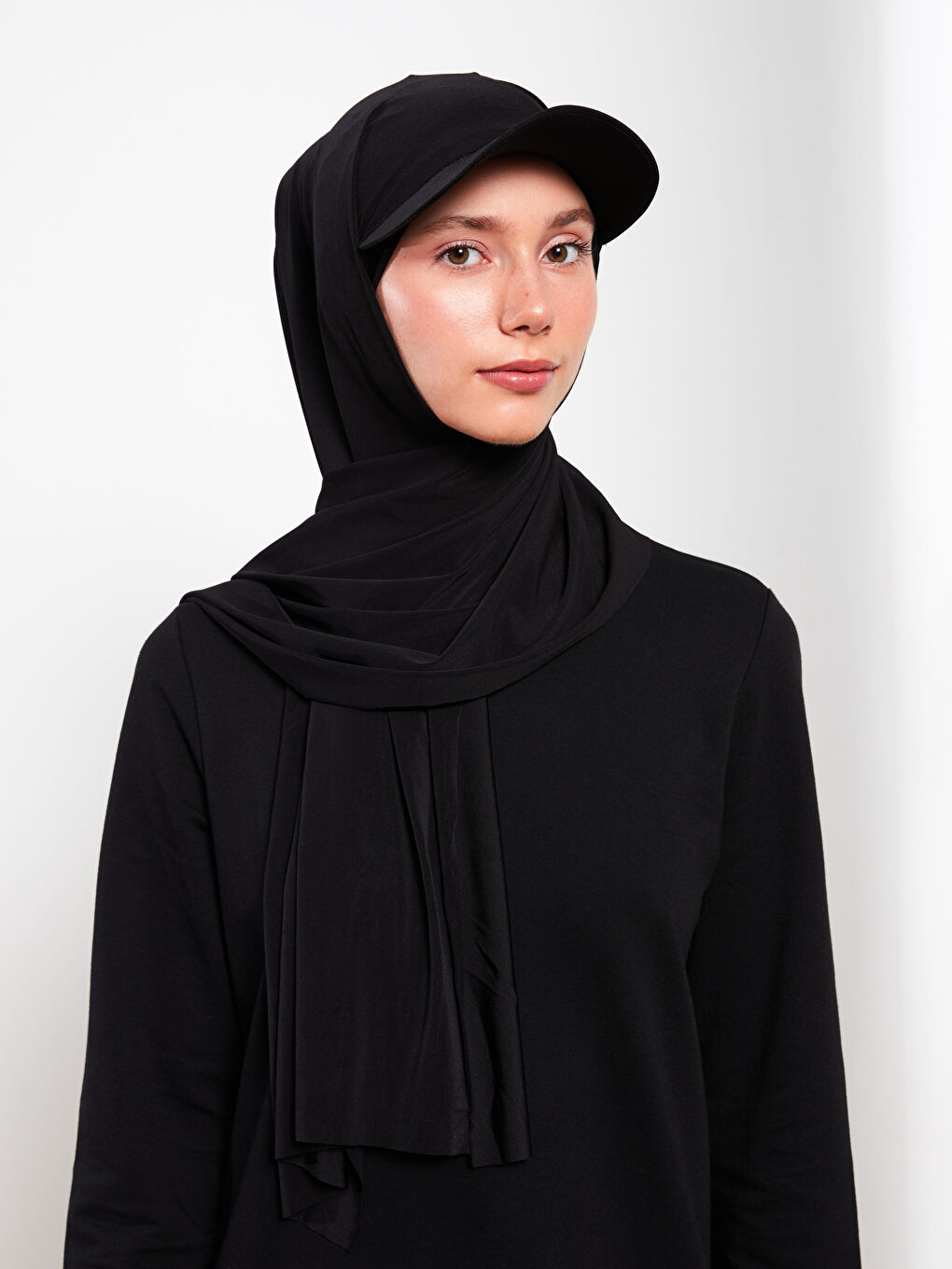 Siyah Kadın Düz Şapkalı Şal-2