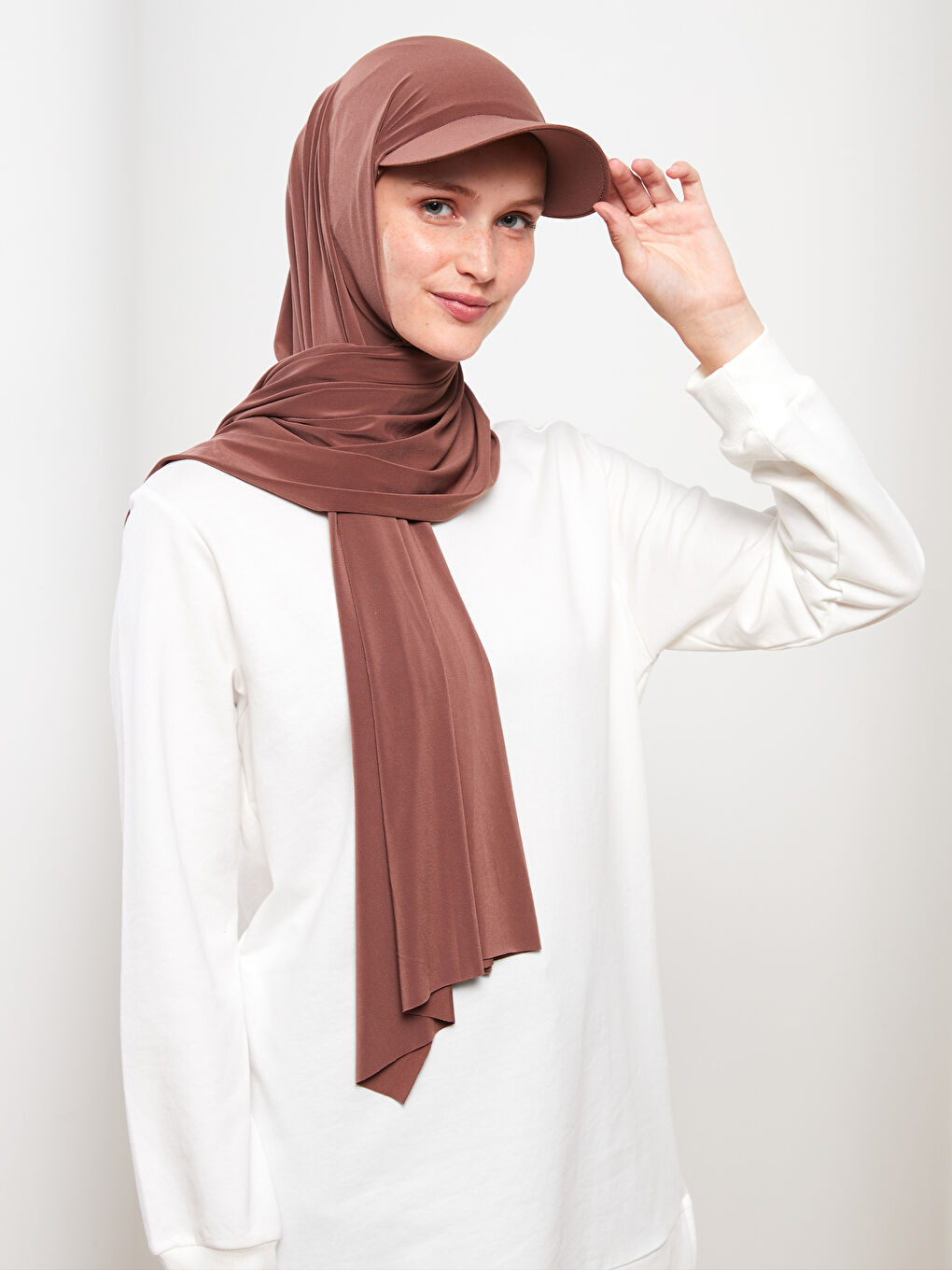 Kahverengi Kadın Düz Şapkalı Şal-1