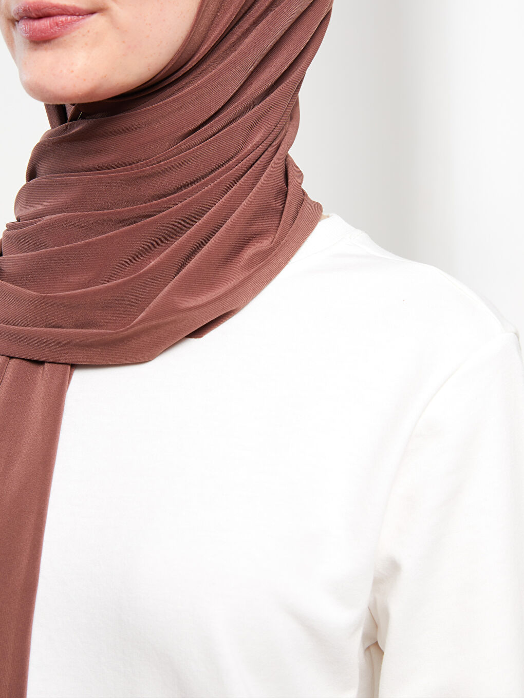 Kahverengi Kadın Düz Şapkalı Şal-3