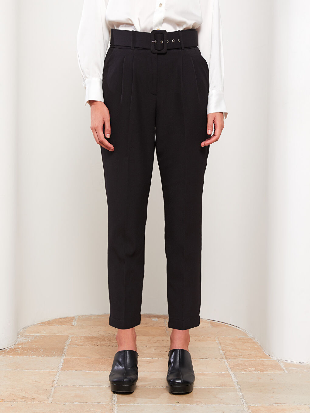 Siyah Kadın Havuç Kesim Düz Pantolon-2