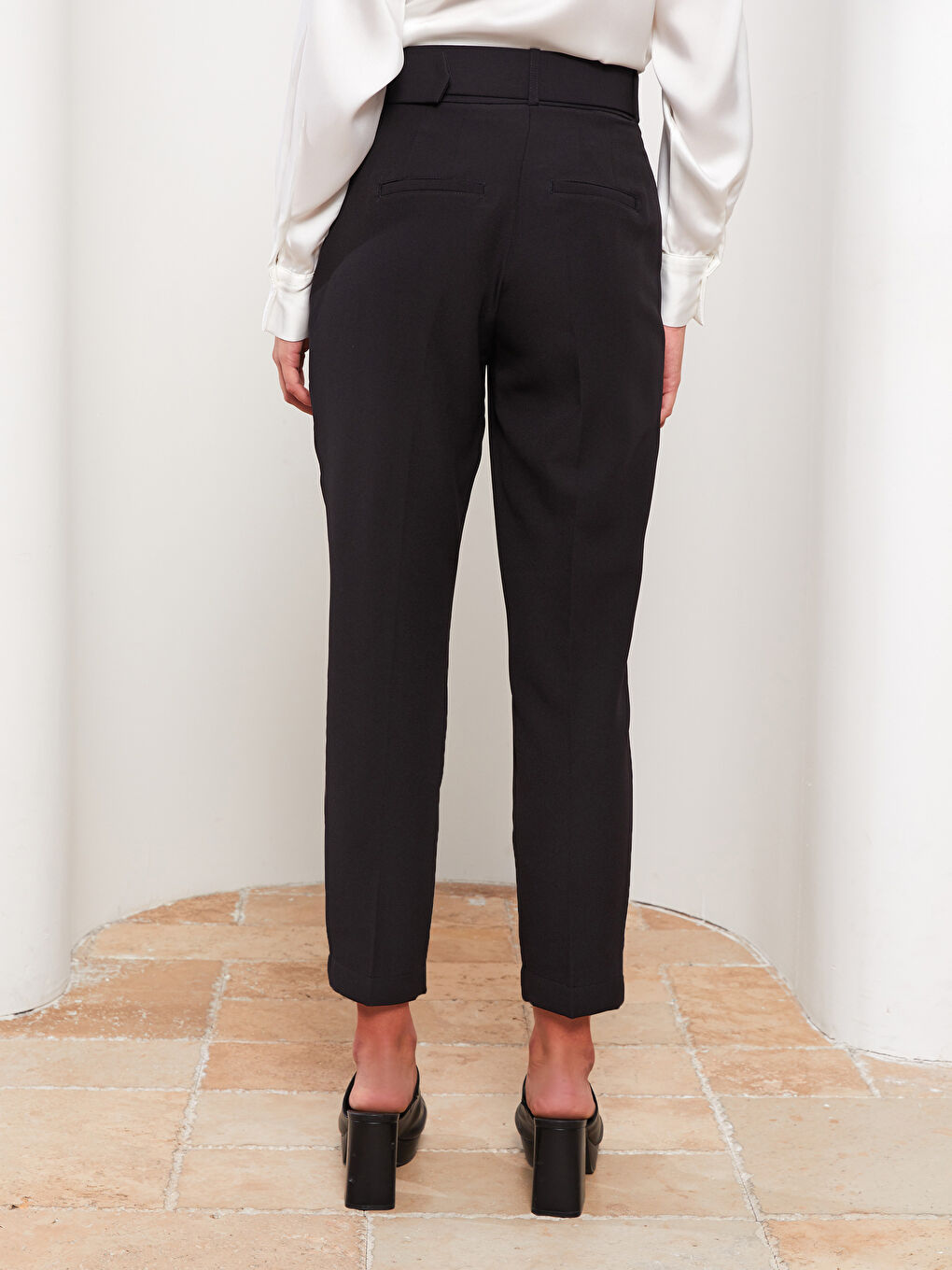 Siyah Kadın Havuç Kesim Düz Pantolon-3