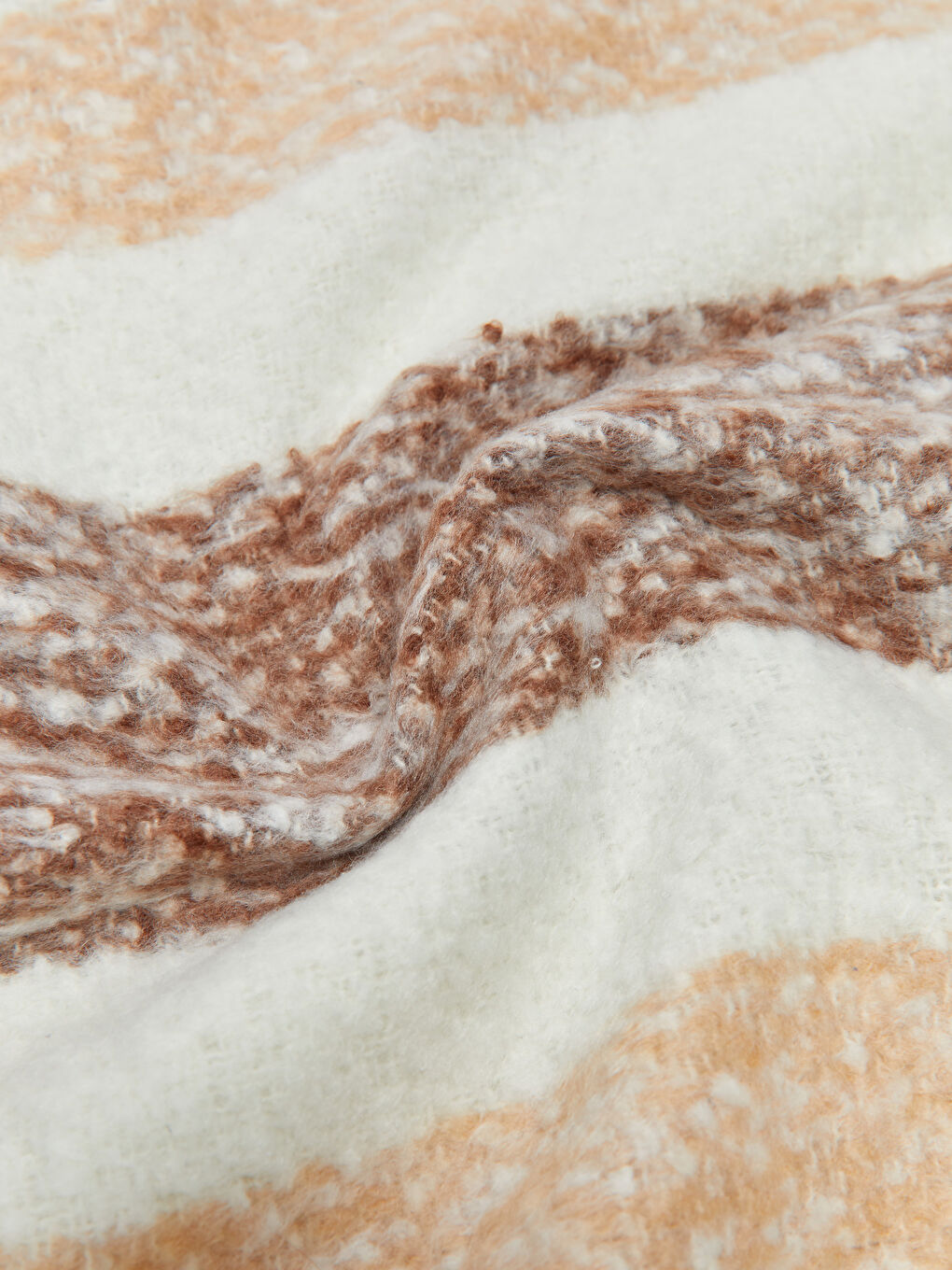 Kahverengi Çizgili Püsküllü Kadın Atkı-4