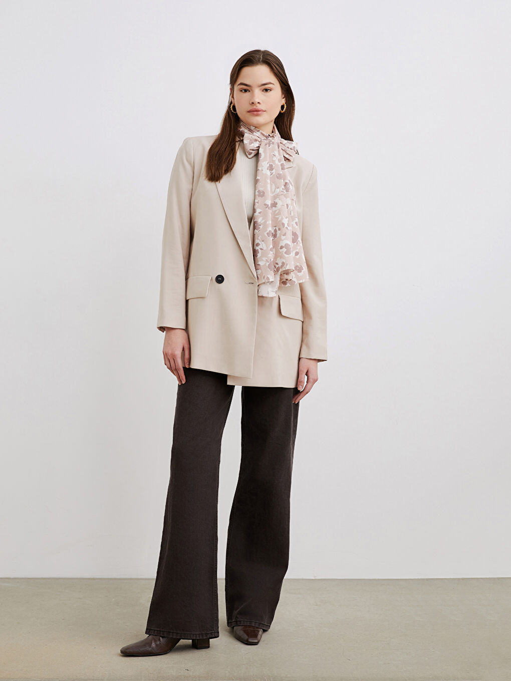 Bej Çiçek Desenli Kadın Şal-2