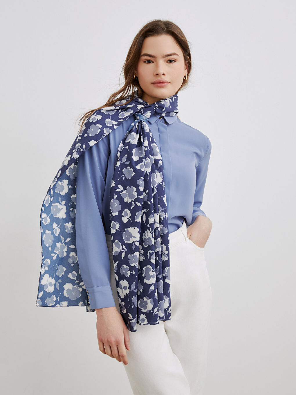 Mavi Çiçek Desenli Kadın Şal