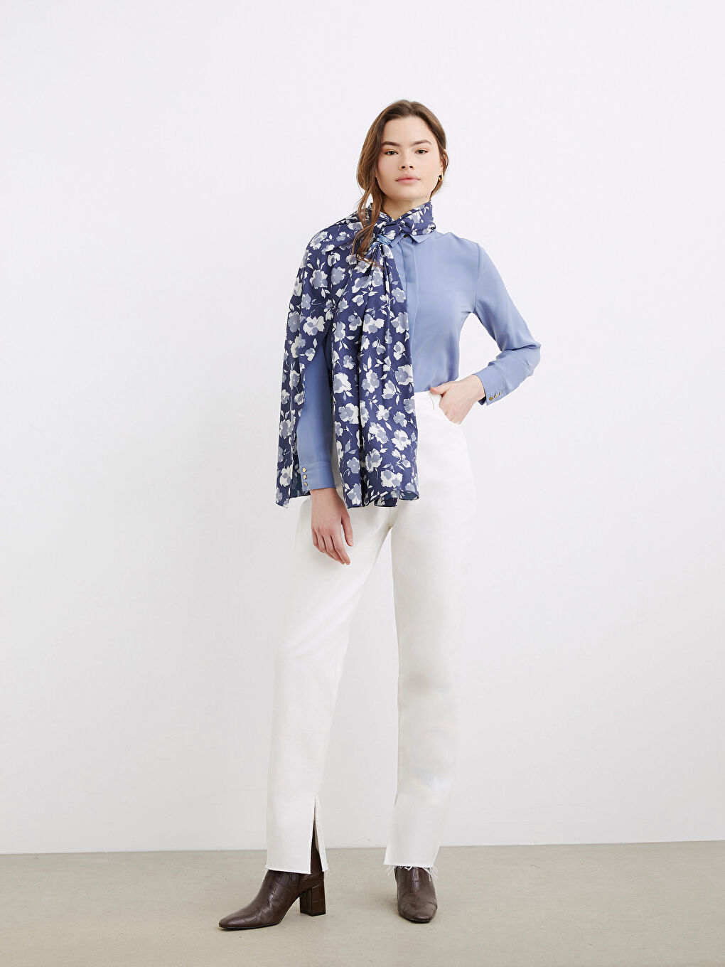 Mavi Çiçek Desenli Kadın Şal-2