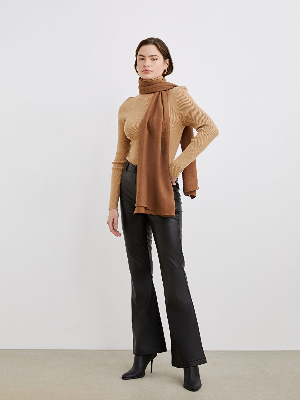 Женский однотонный шарф-2