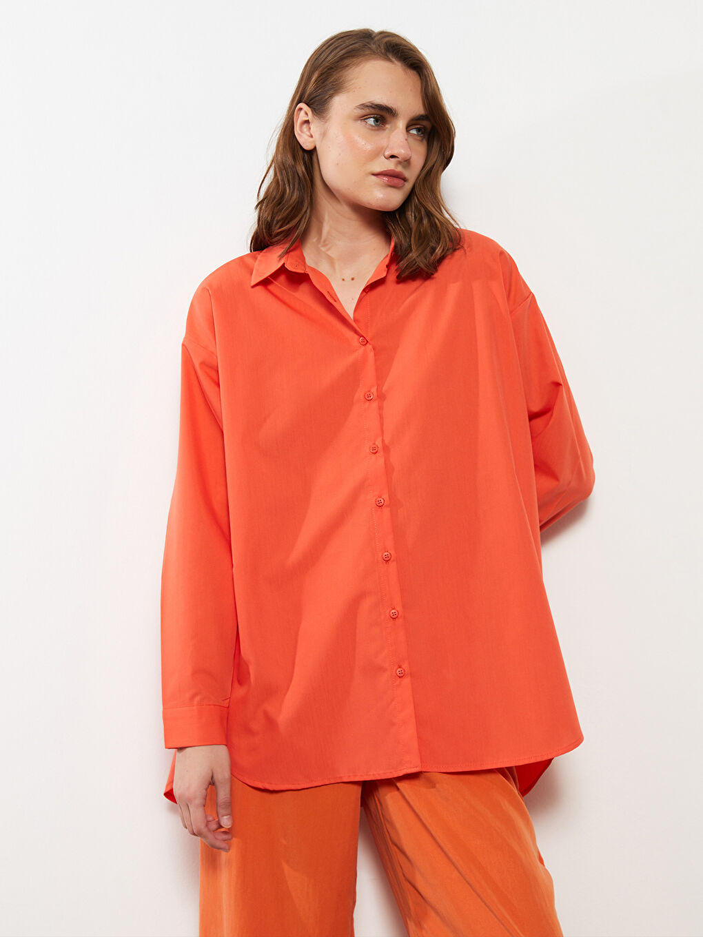 Jednostavna ženska košulja dugih rukava