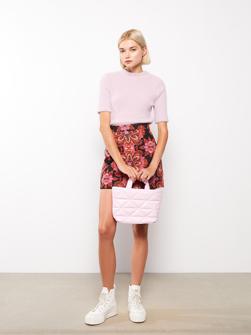 Pembe Deri Görünümlü Kapitoneli Kadın Çapraz Çanta-1