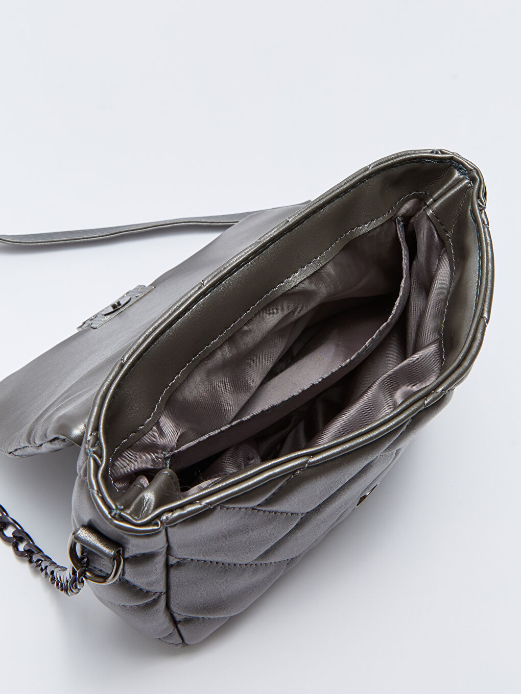 Gri Deri Görünümlü Kapitoneli Kadın Çapraz Çanta-5