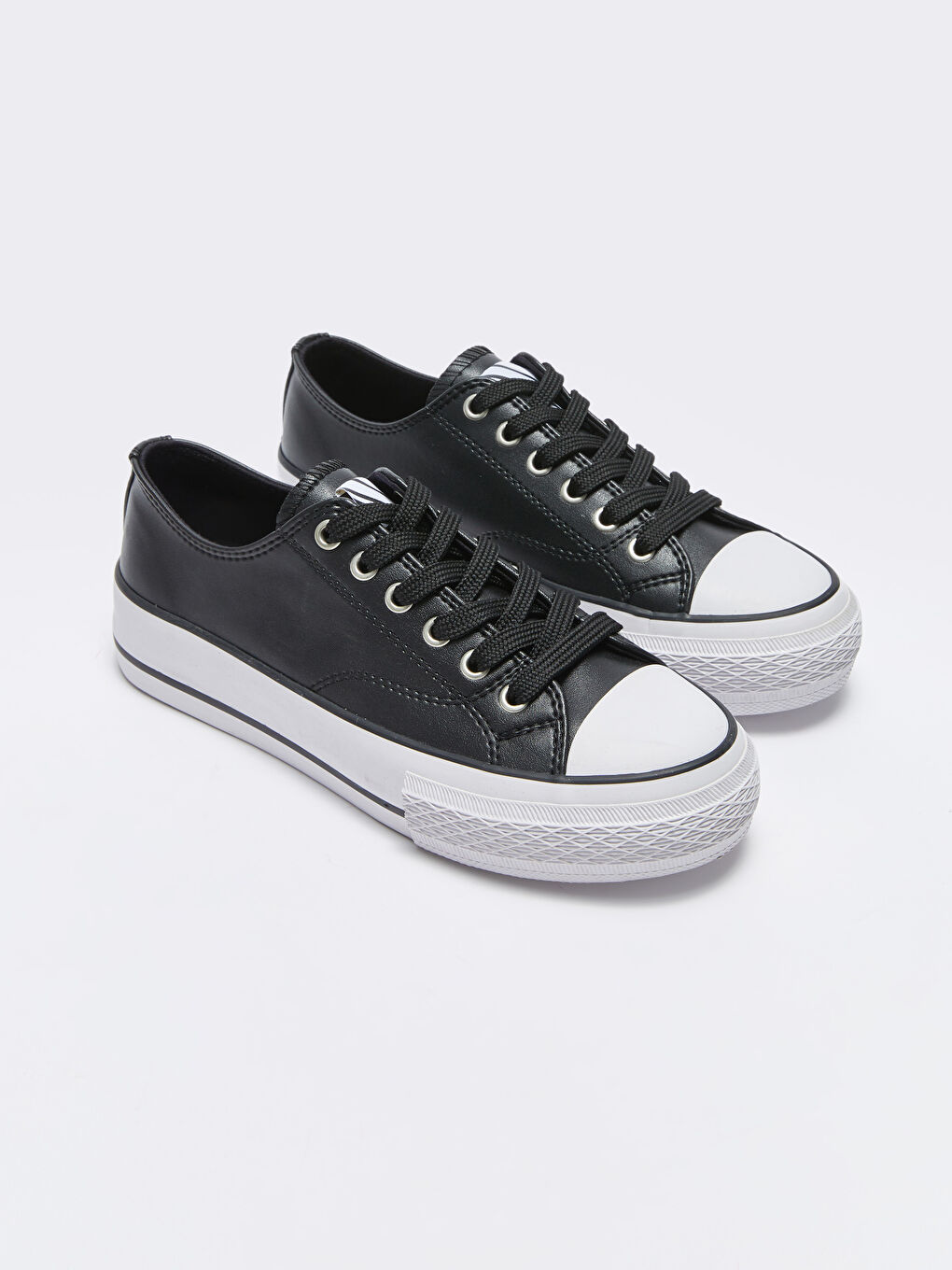 Siyah Bağcıklı Kadın Spor Ayakkabı