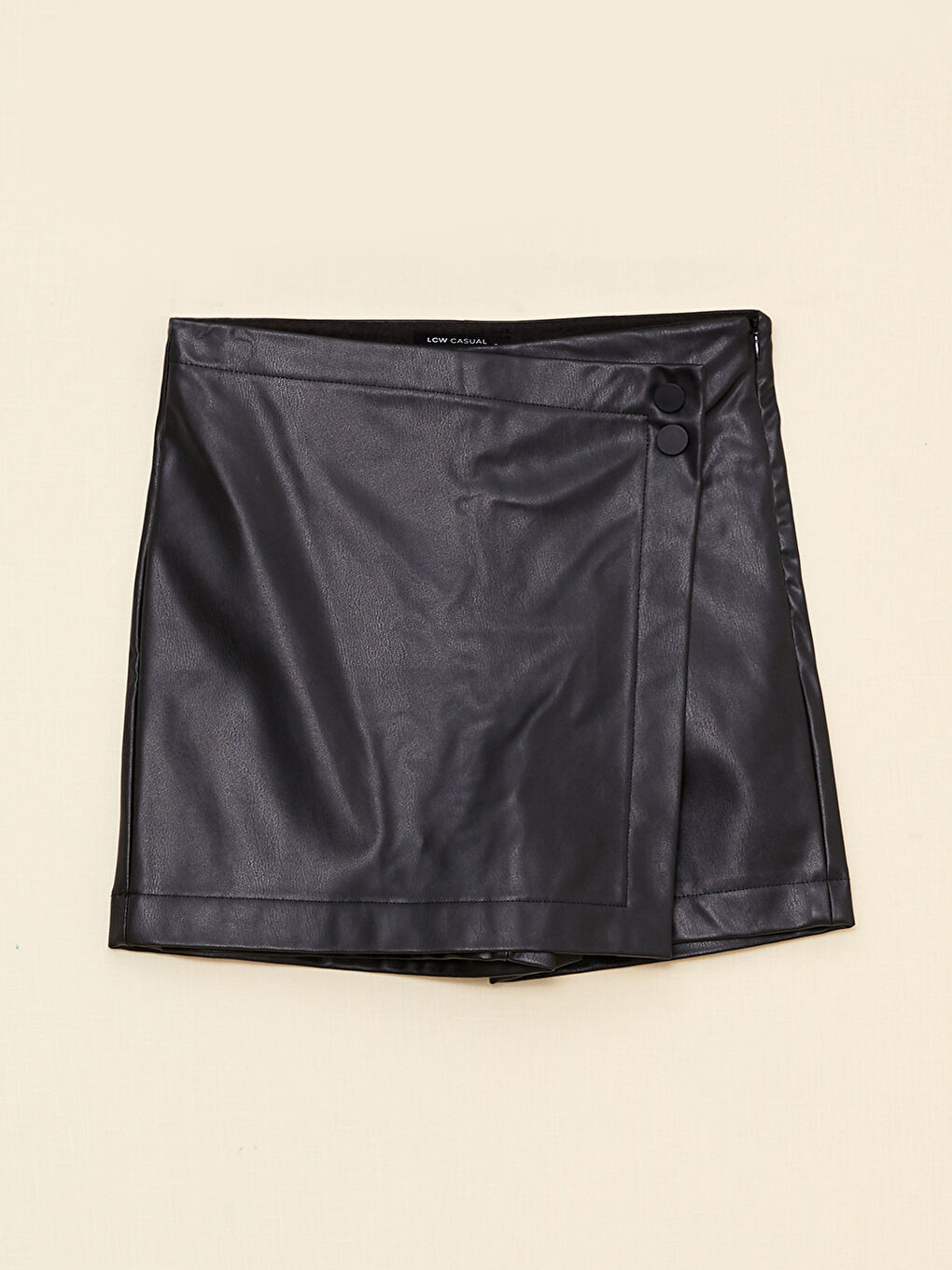 Siyah Düz Deri Görünümlü Kadın Şort Etek-7