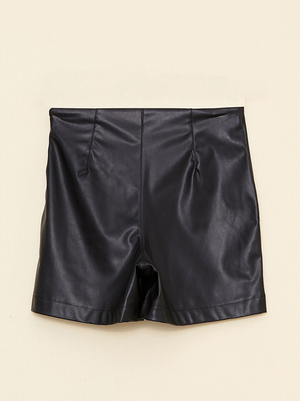 Siyah Düz Deri Görünümlü Kadın Şort Etek-8