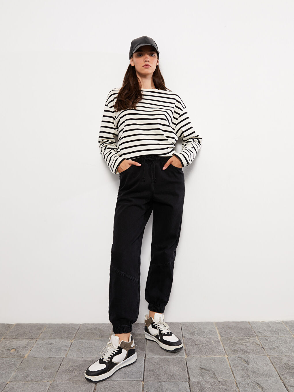 Siyah Yüksek Bel Jogger Kadın Jean Pantolon-1