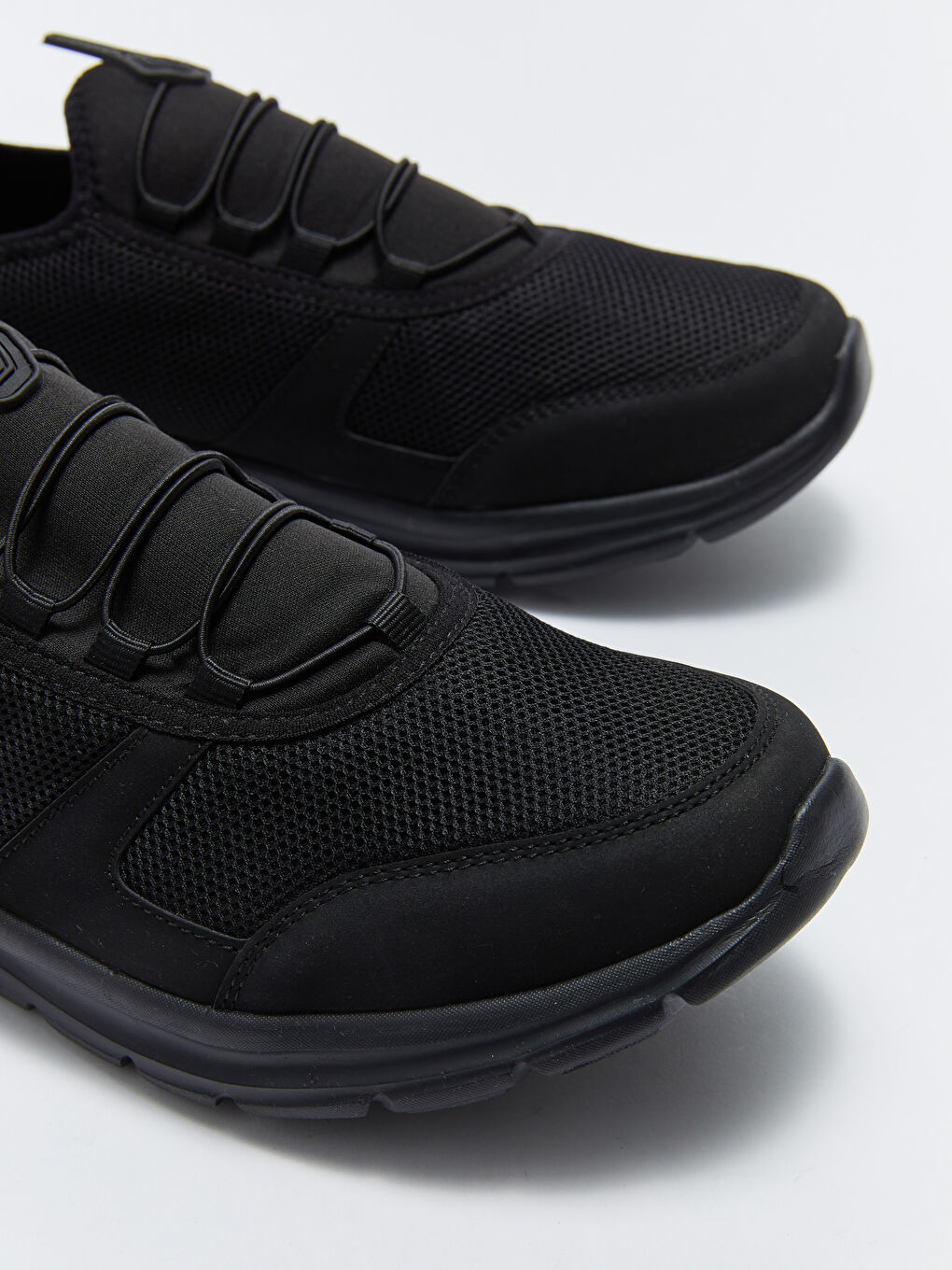 Siyah Bağcıklı File Detaylı Erkek Spor Ayakkabı-2