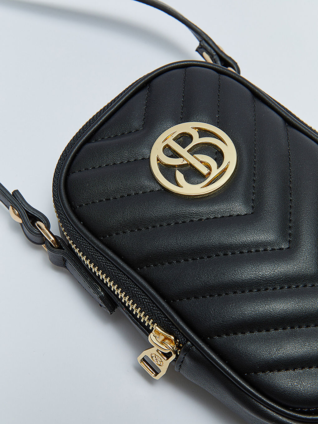 Siyah Kapitone Desenli Kadın Çapraz Çanta-4