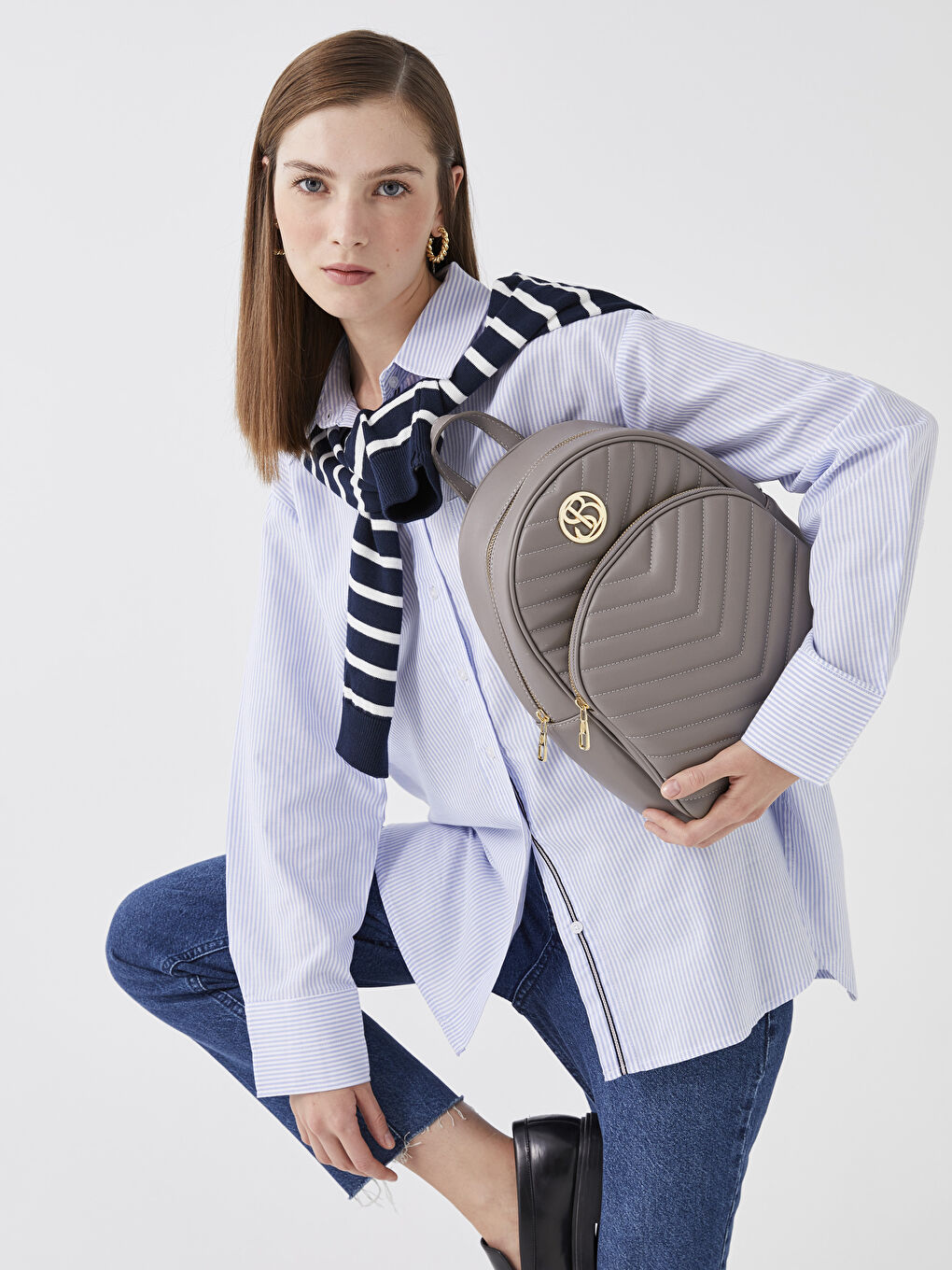 Gri Kapitone Desenli Kadın Sırt Çantası