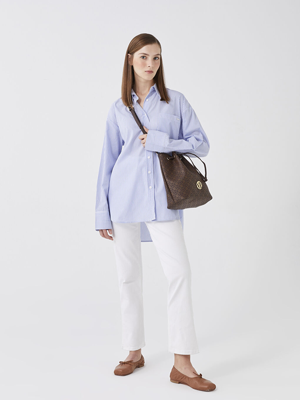 Kahverengi Monogram Desenli Kadın Büzgülü Çanta-2