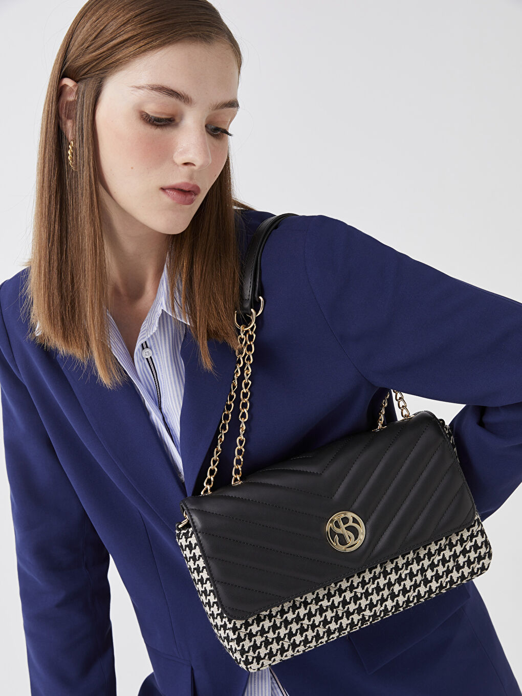 Siyah Kazayağı Desenli Kadın Çapraz Çanta