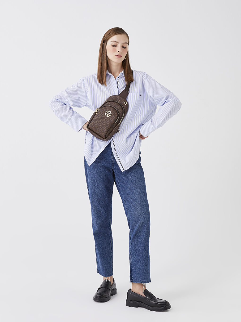 Kahverengi Monogram Desenli Kadın Göğüs Çantası-2