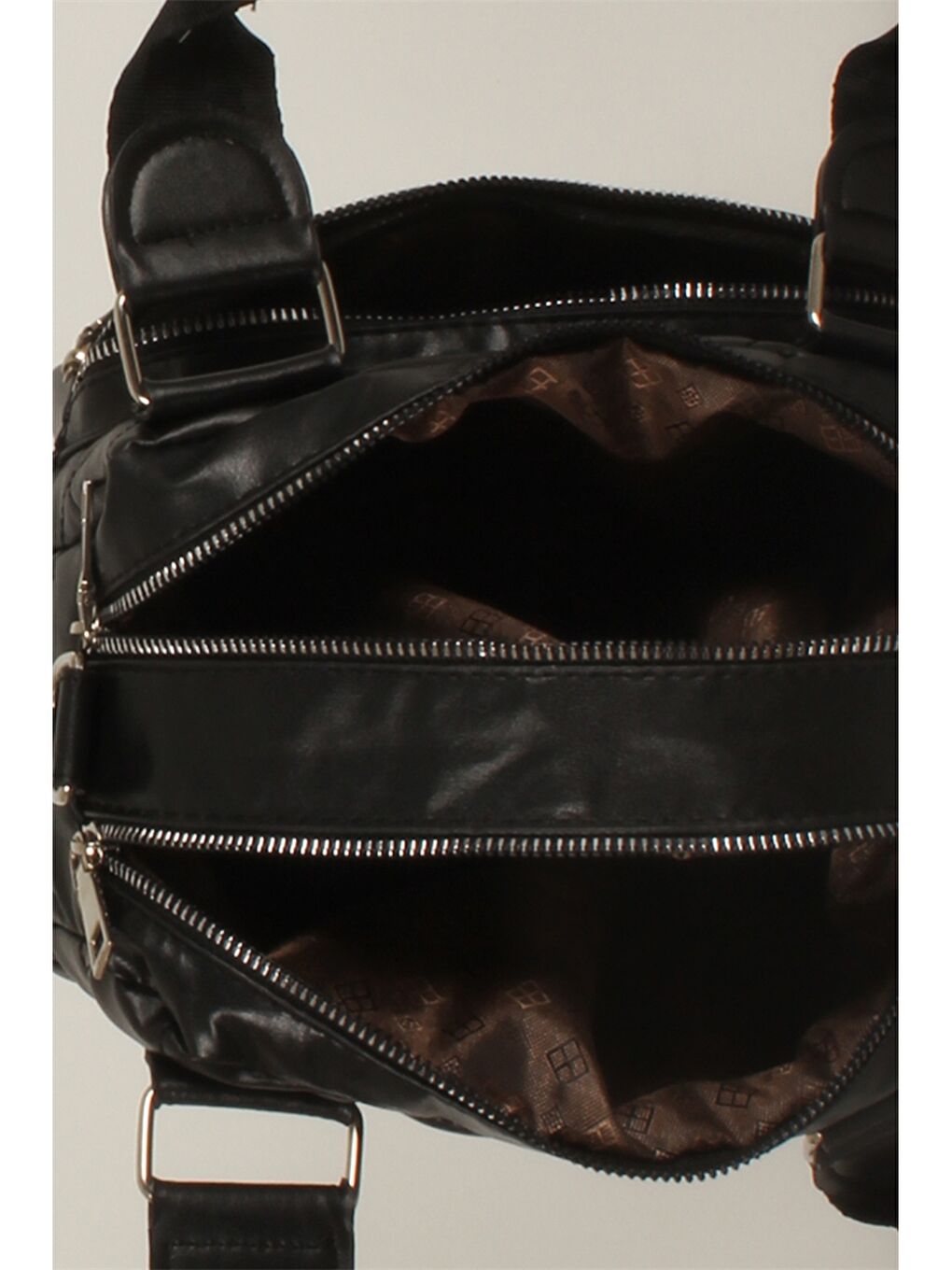 Siyah Deri Görünümlü Kapitoneli Kadın Çapraz Çanta-4