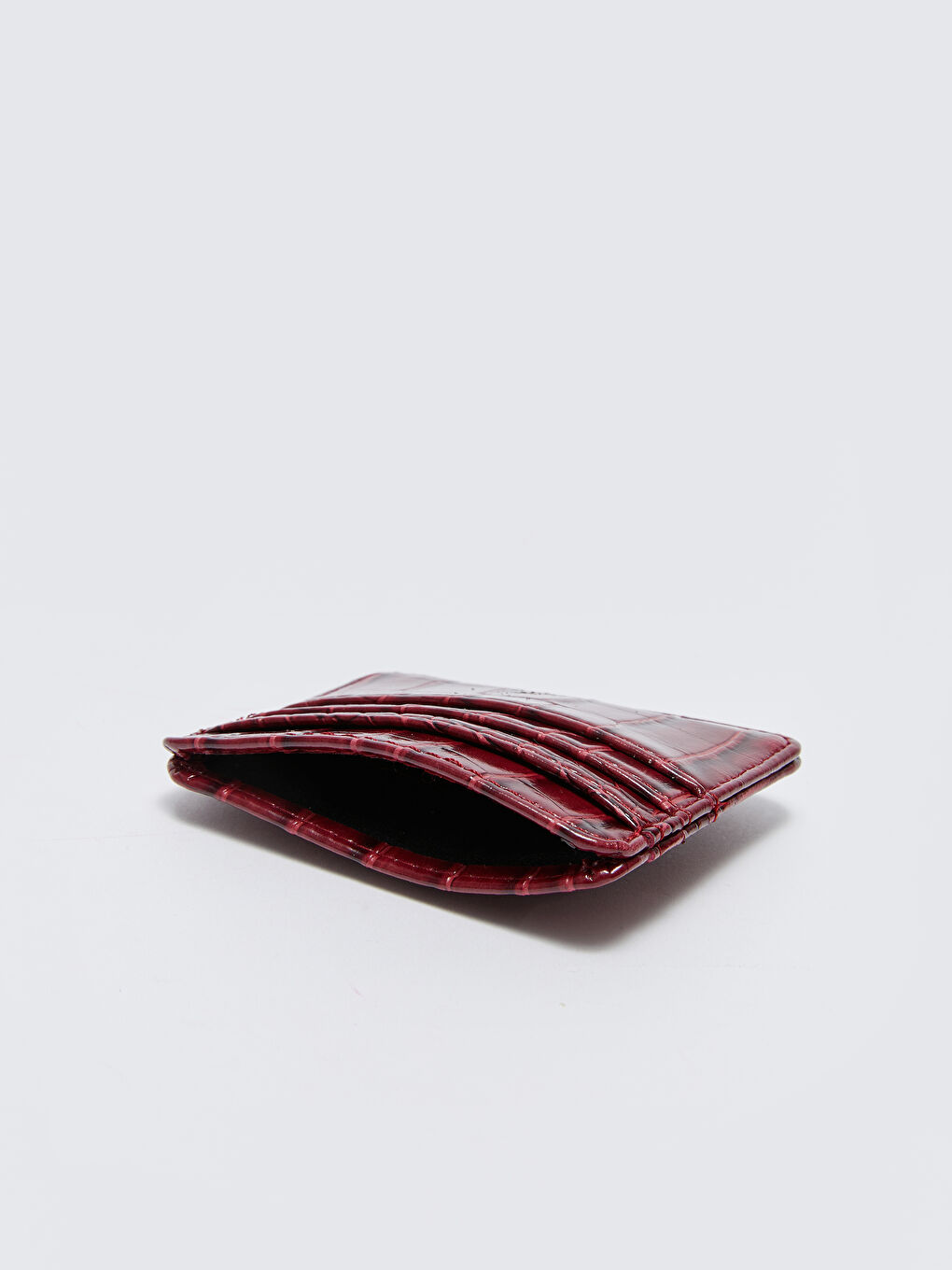 Bordo Deri Görünümlü Kroko Desenli Kadın Kartlık-3