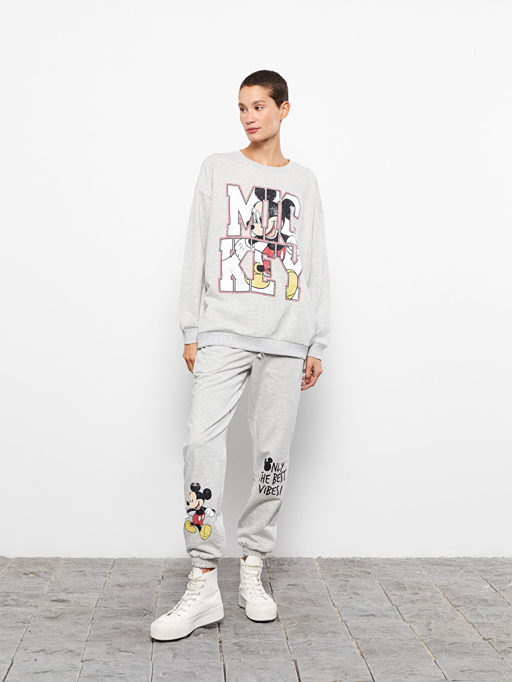 LCW Vision Gri Melanj Bisiklet Yaka Mickey Mouse Baskılı Uzun Kollu Oversize Kadın Sweatshirt - 2