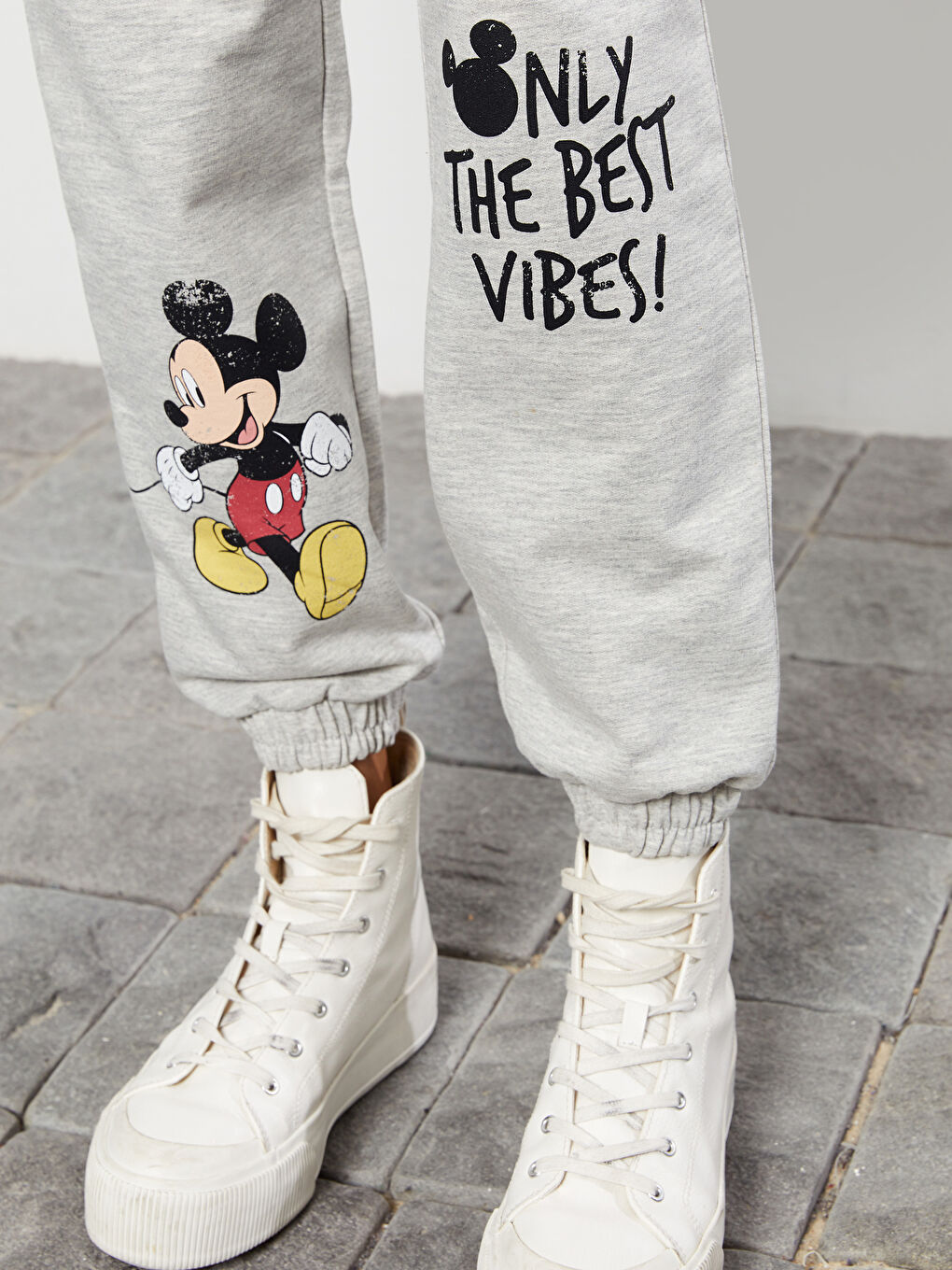 LCW Vision Gri Melanj Beli Lastikli Mickey Mouse Baskılı Kadın Jogger Eşofman Altı - 2