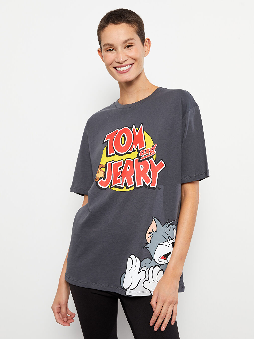 Gri Bisiklet Yaka Tom ve Jerry Baskılı Kısa Kollu Pamuklu Kadın Tişört