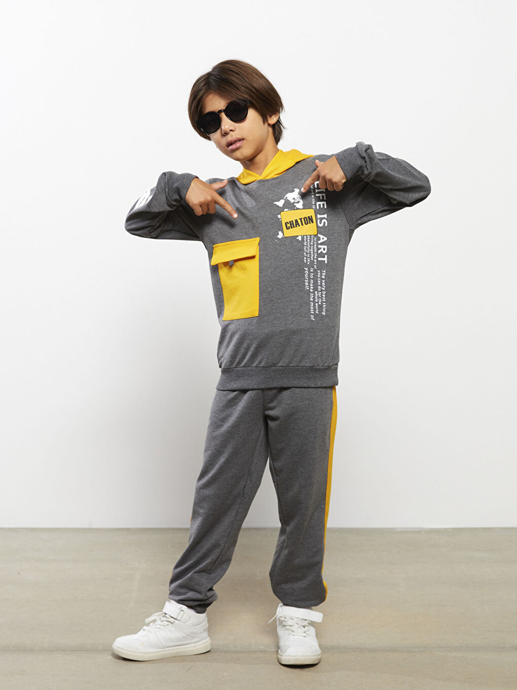 Gri Kapüşonlu Baskılı Uzun Kollu Erkek Çocuk Sweatshirt ve Eşofman Altı-1