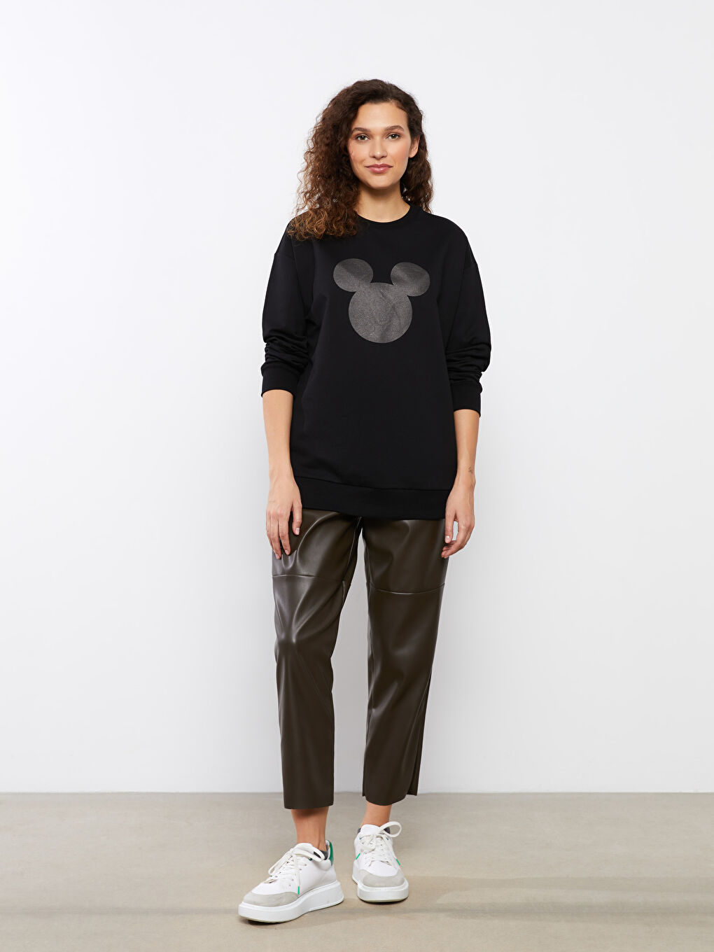 Siyah Bisiklet Yaka Mickey Mouse Baskılı Uzun Kollu Oversize Kadın Sweatshirt-2